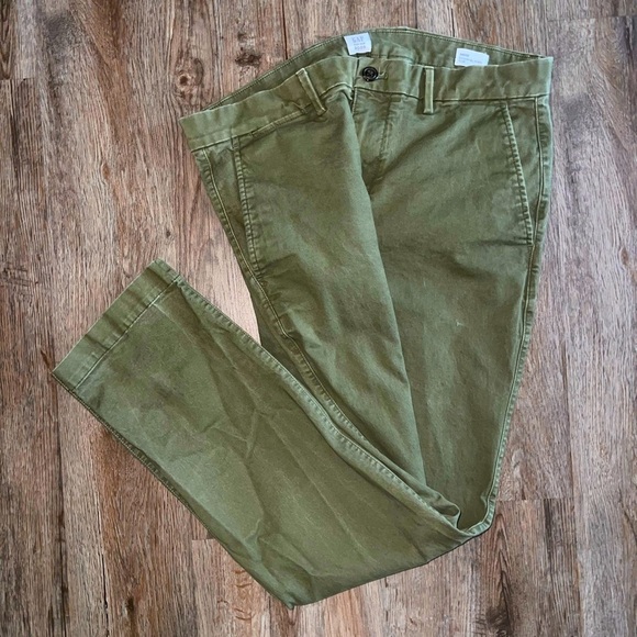 Men’s GAP Olive Green Khakis - Picture 9 of 9